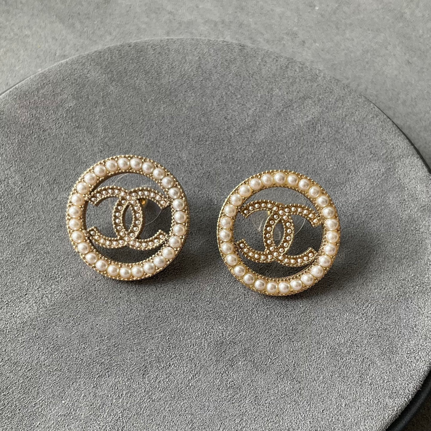 Coco Cc round pearl light gold earring - ParadiseKissCo