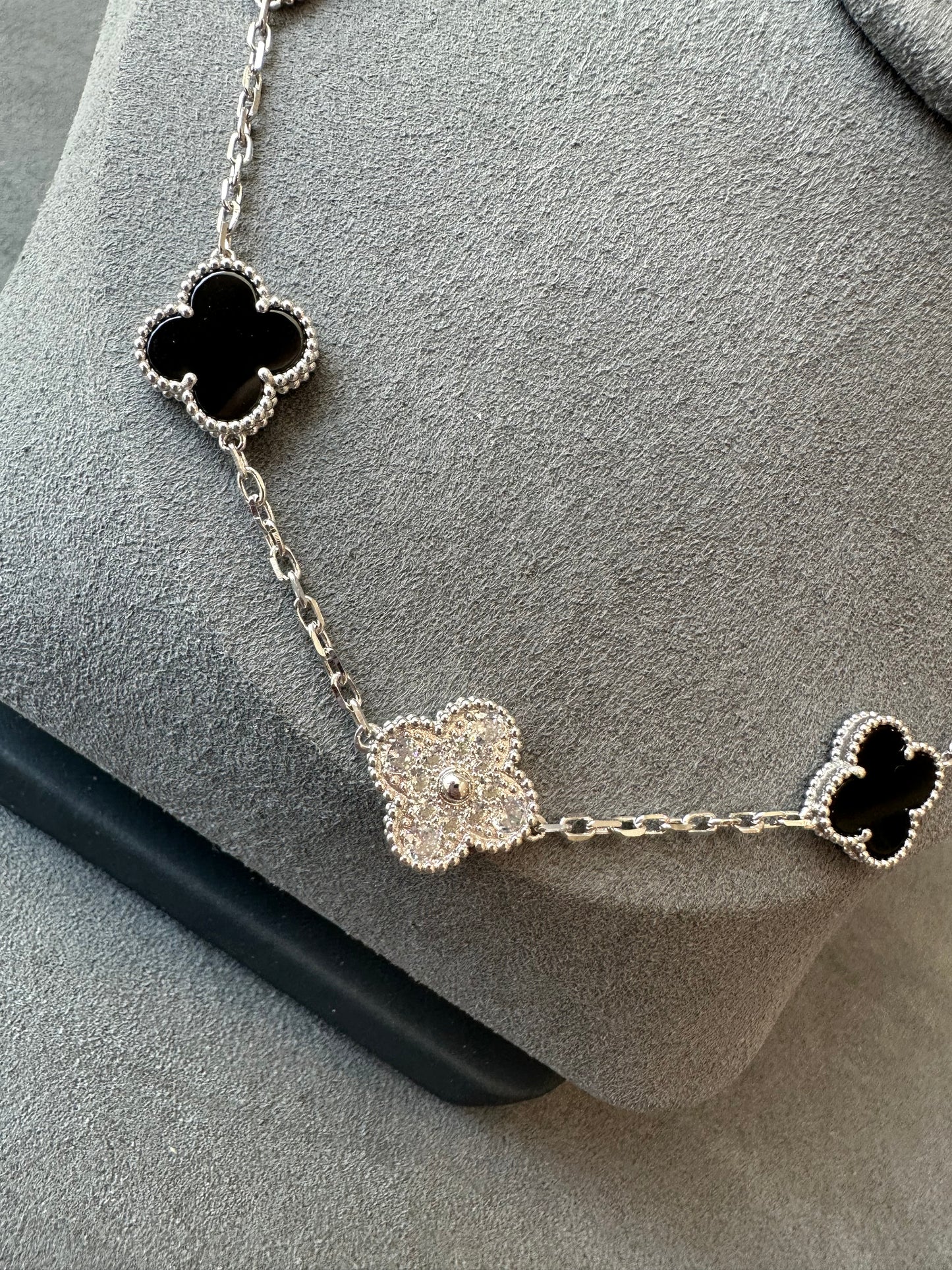 Onyx 10 motif cz clover necklace 925 silver 18k white gold plated 42 cm long clover size 15mm - ParadiseKissCo
