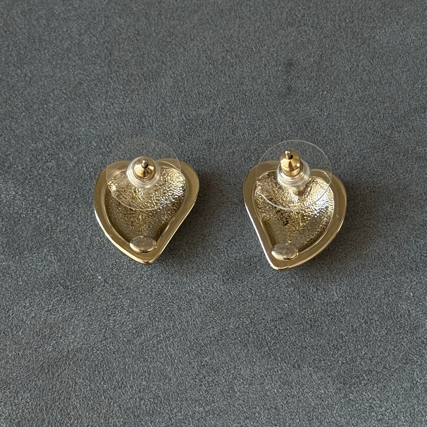 Coco black heart light gold earrings