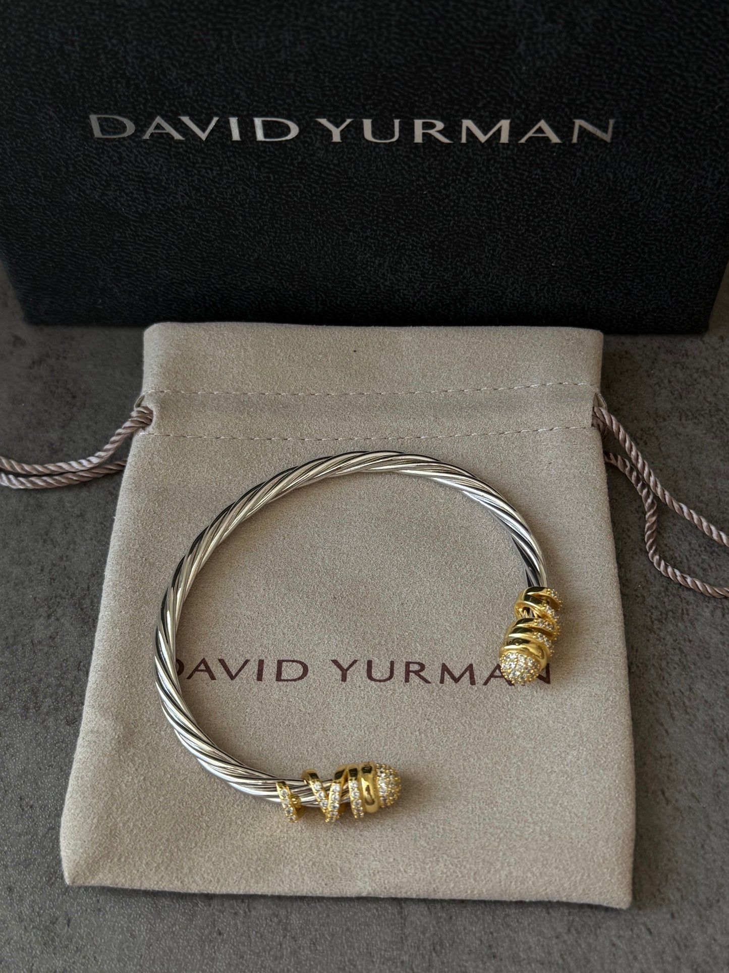 4mm HELENA BRACELET
18K Yellow Gold Domes and Diamonds bracelet