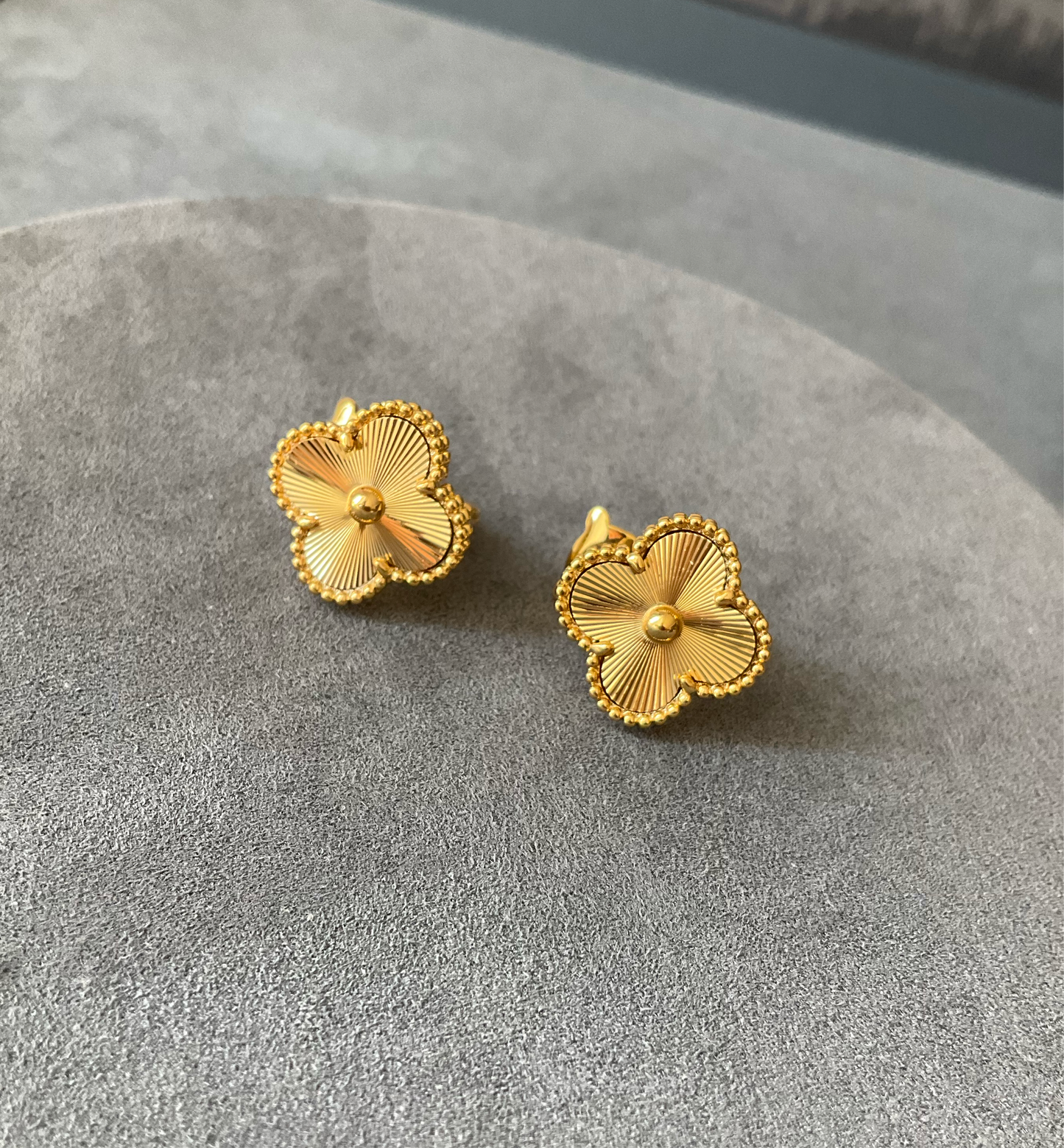 Guillioche 15mm clover earrings 925 silver 18k gold plated