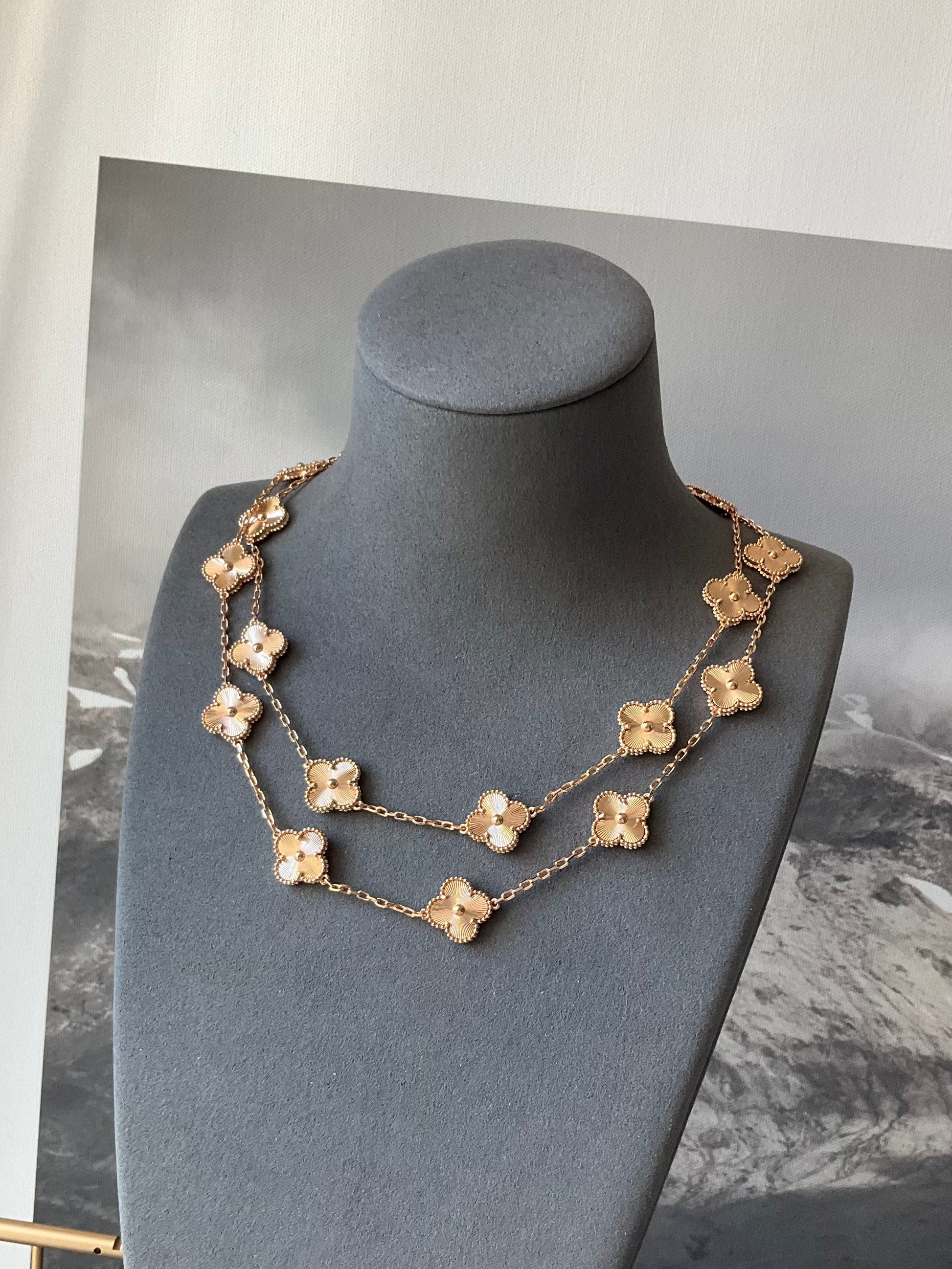 Guilliche 20 motifs clover necklace 18k gold plated 84 cm long clover size 15mm