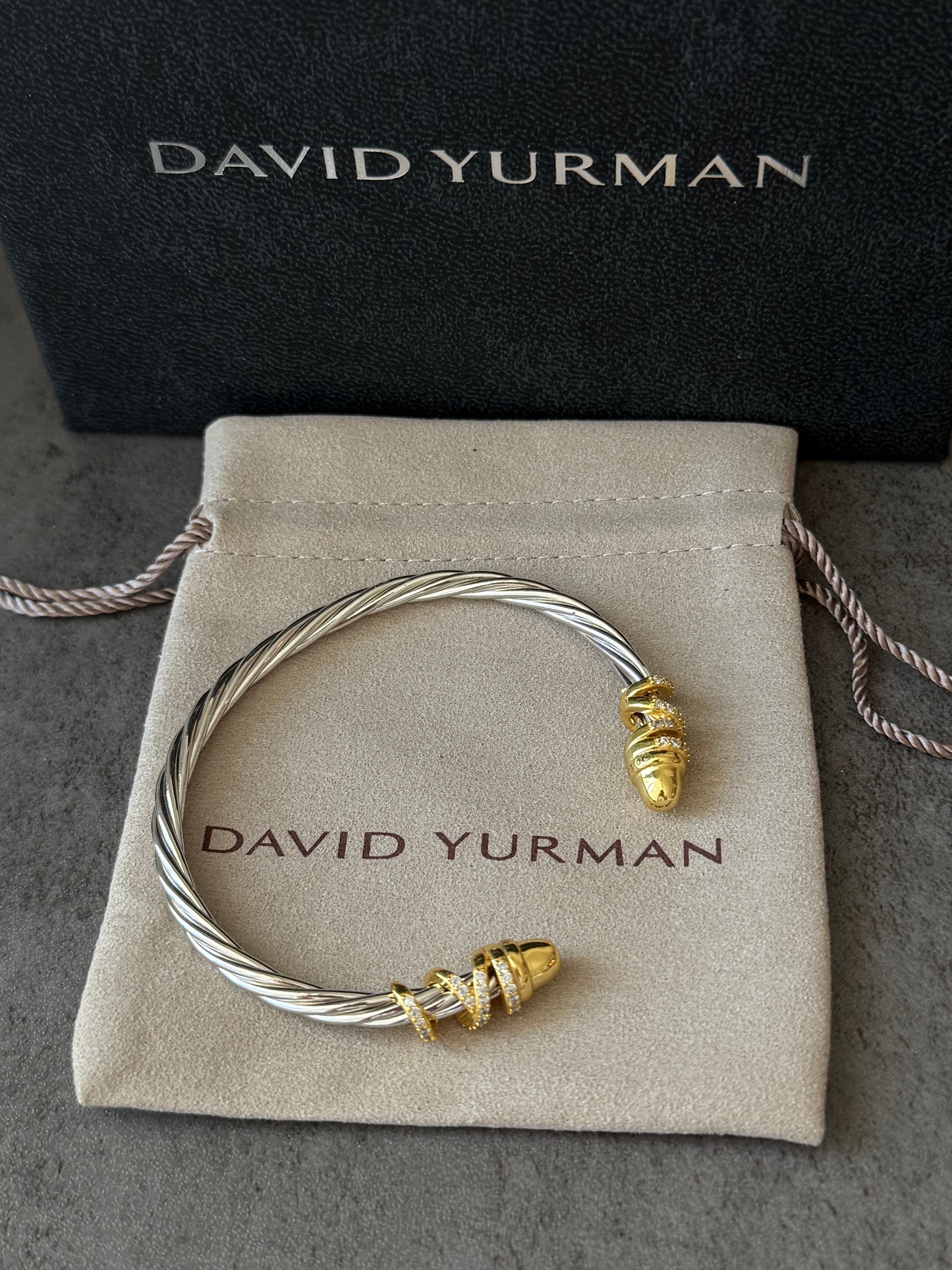 4mm HELENA BRACELET
18K Yellow Gold Domes and Diamonds bracelet