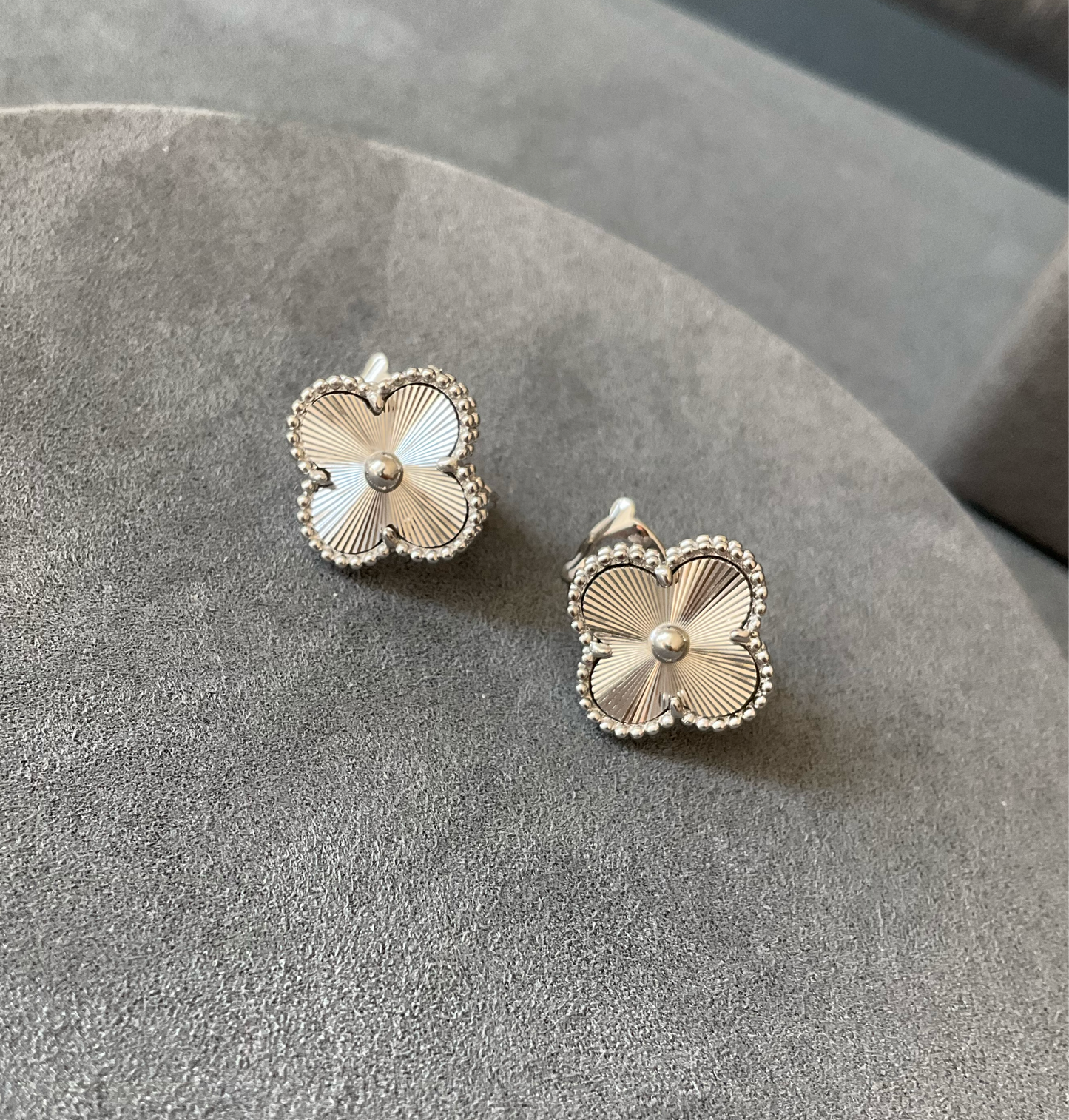 Guillioche 15mm clover earrings 925 silver 18k gold plated