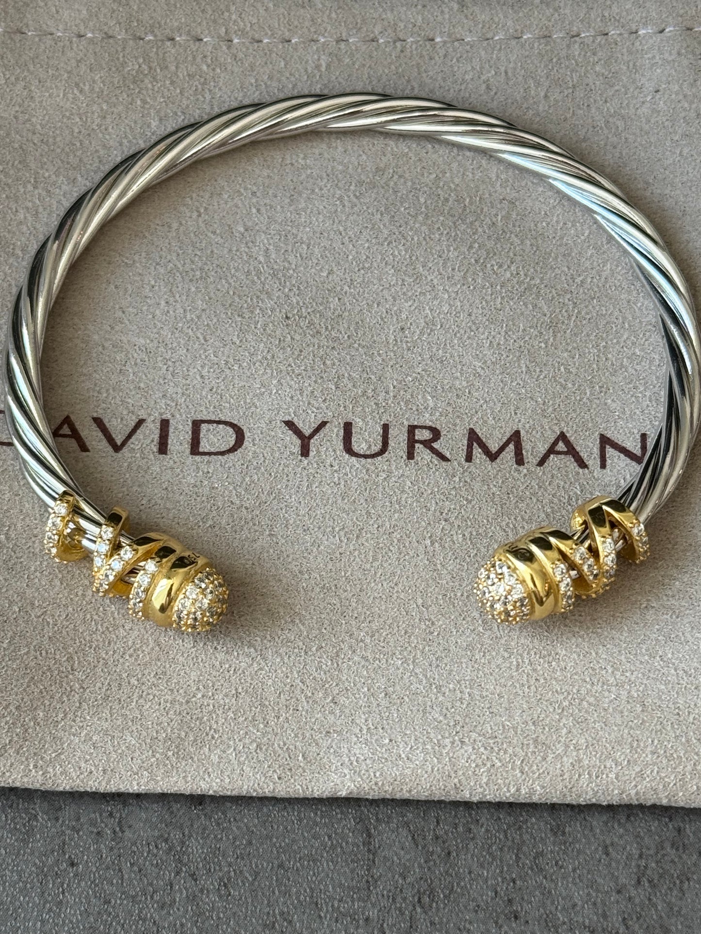 4mm HELENA BRACELET
18K Yellow Gold Domes and Diamonds bracelet
