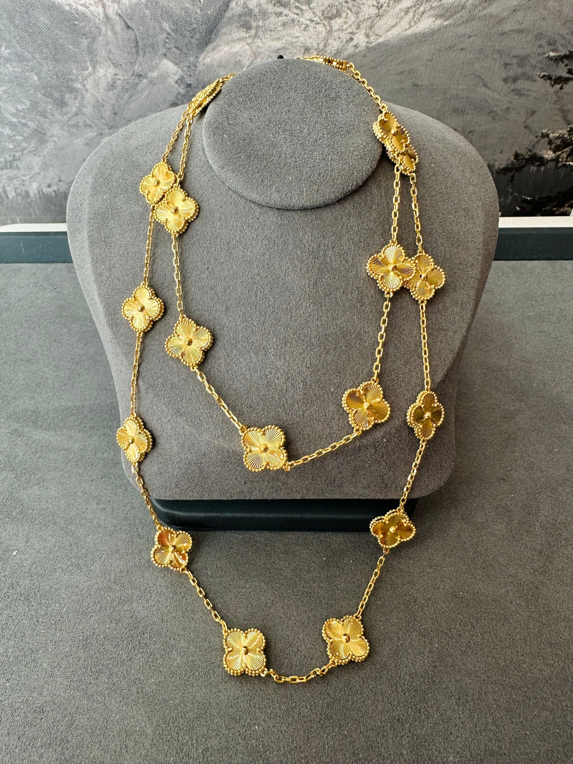 Guilliche 20 motifs clover necklace 18k gold plated 84 cm long clover size 15mm