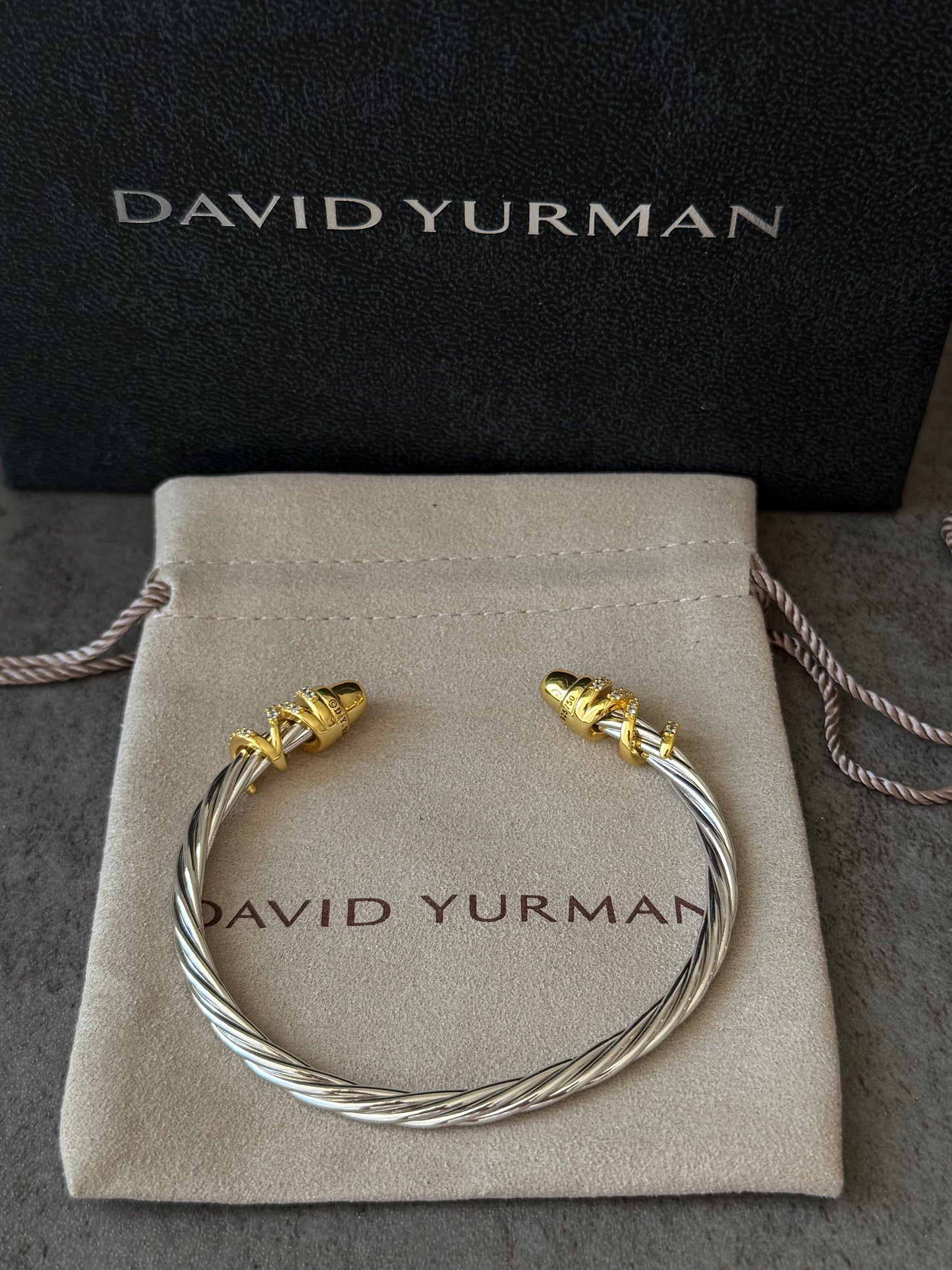 4mm HELENA BRACELET
18K Yellow Gold Domes and Diamonds bracelet