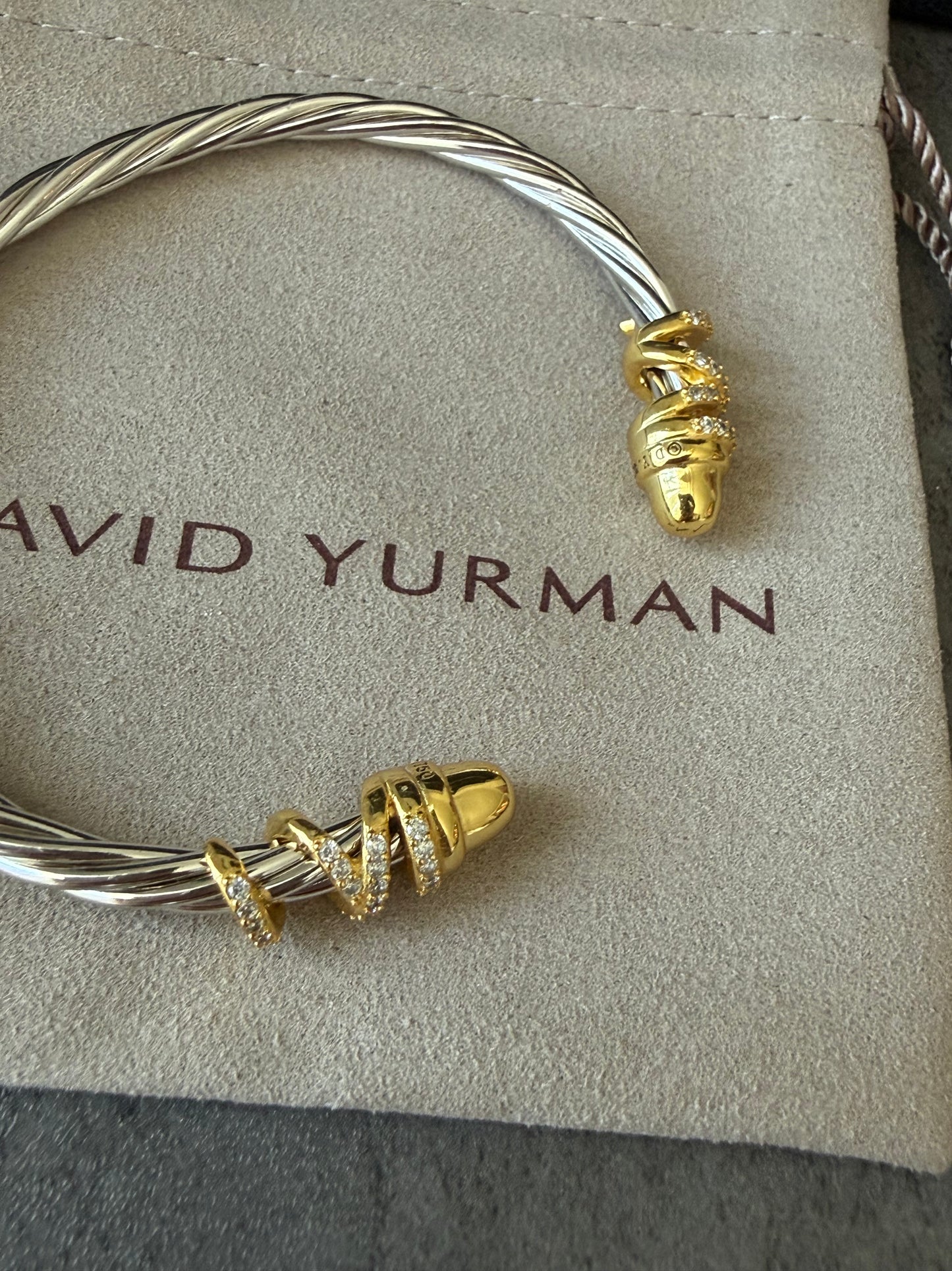 4mm HELENA BRACELET
18K Yellow Gold Domes and Diamonds bracelet