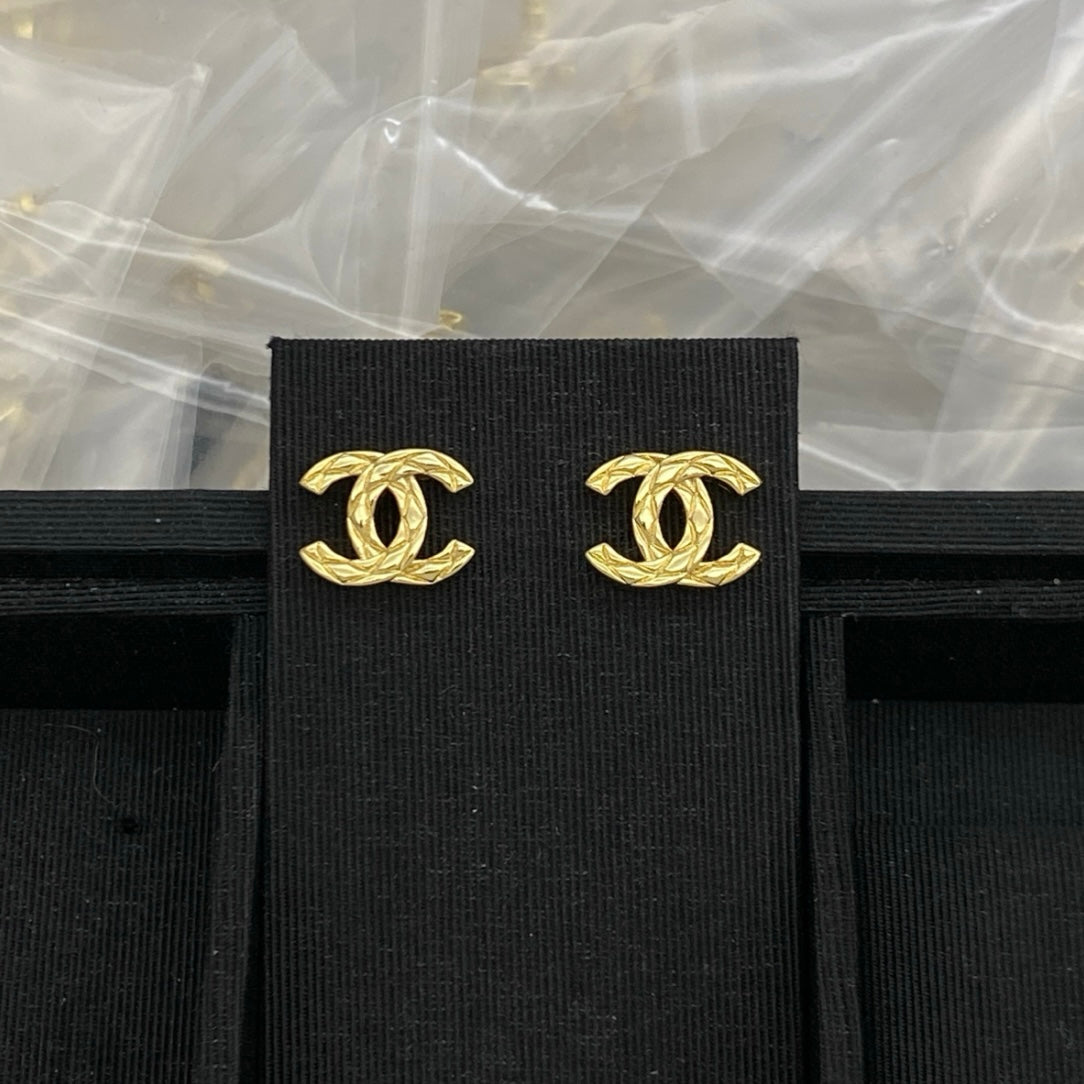 Coco gold stud earring