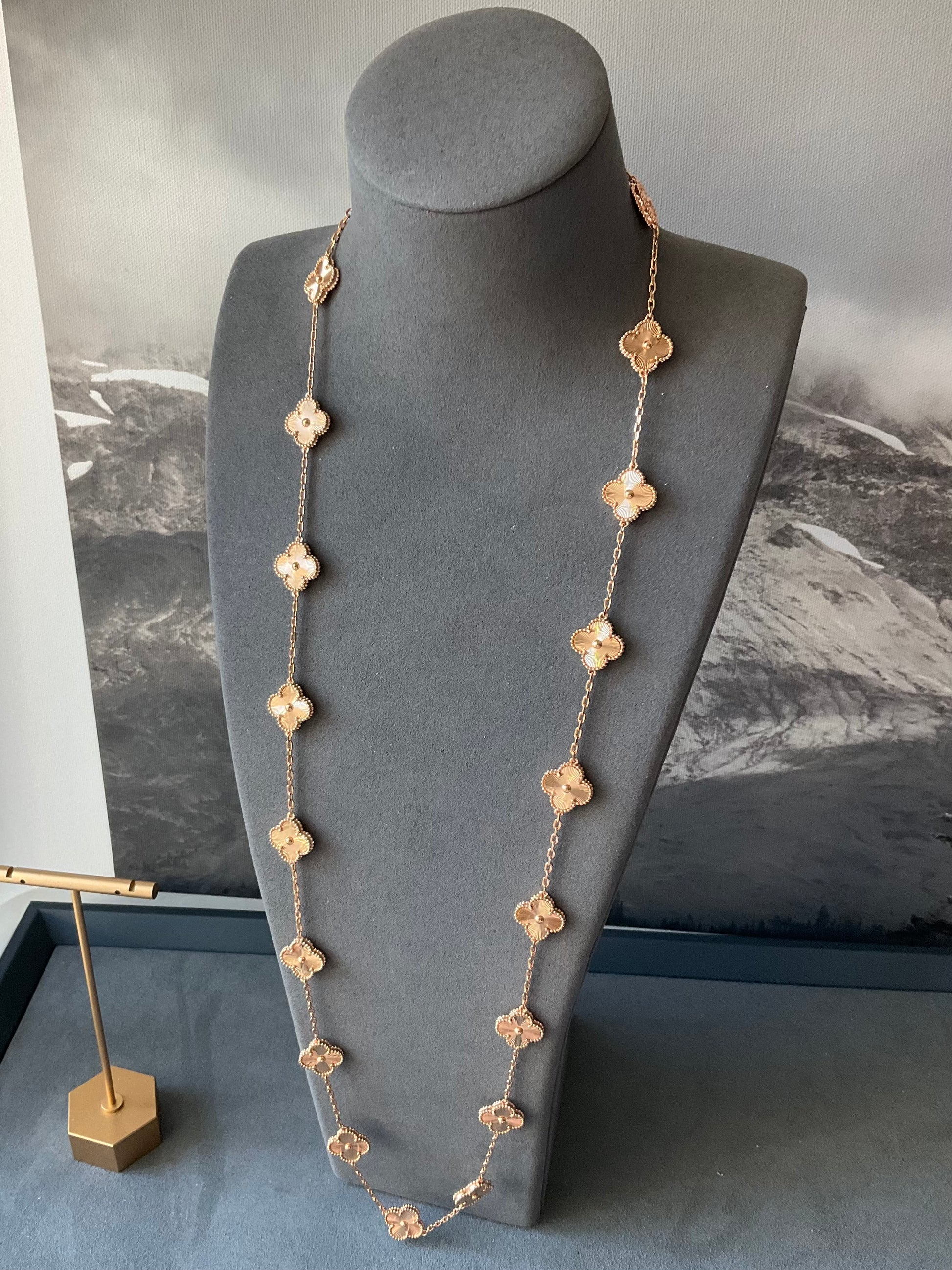 Guilliche 20 motifs clover necklace 18k gold plated 84 cm long clover size 15mm