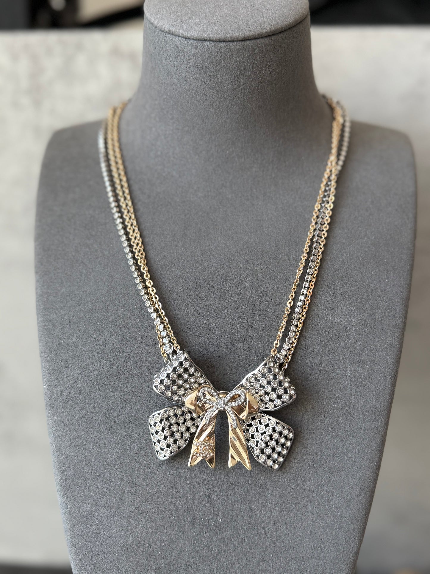 coco bow diamond pearl necklace