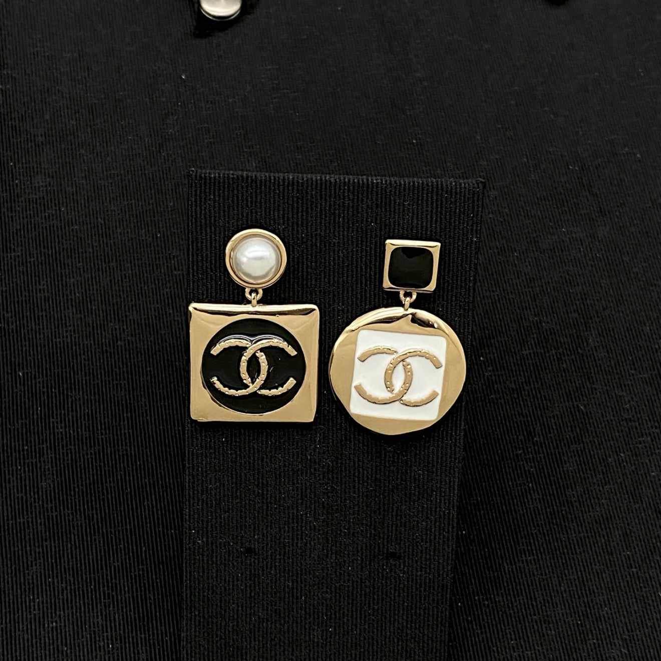 Coco black white rose gold earring