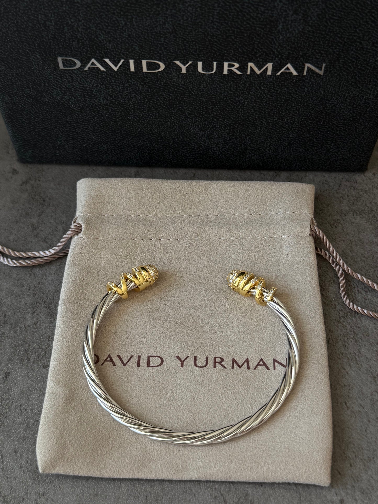 4mm HELENA BRACELET
18K Yellow Gold Domes and Diamonds bracelet