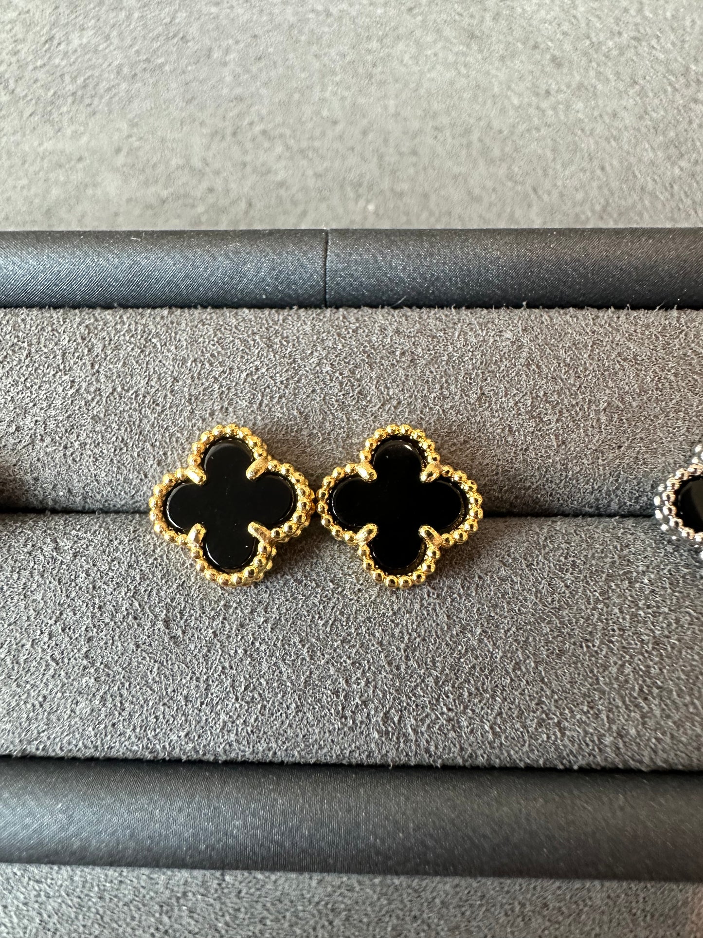 Sweet 10mm one clover black onxy earrings 18k gold plated over silver 925 - ParadiseKissCo