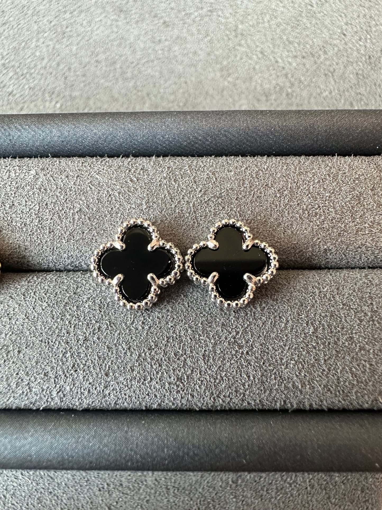 Sweet 10mm one clover black onxy earrings 18k gold plated over silver 925 - ParadiseKissCo