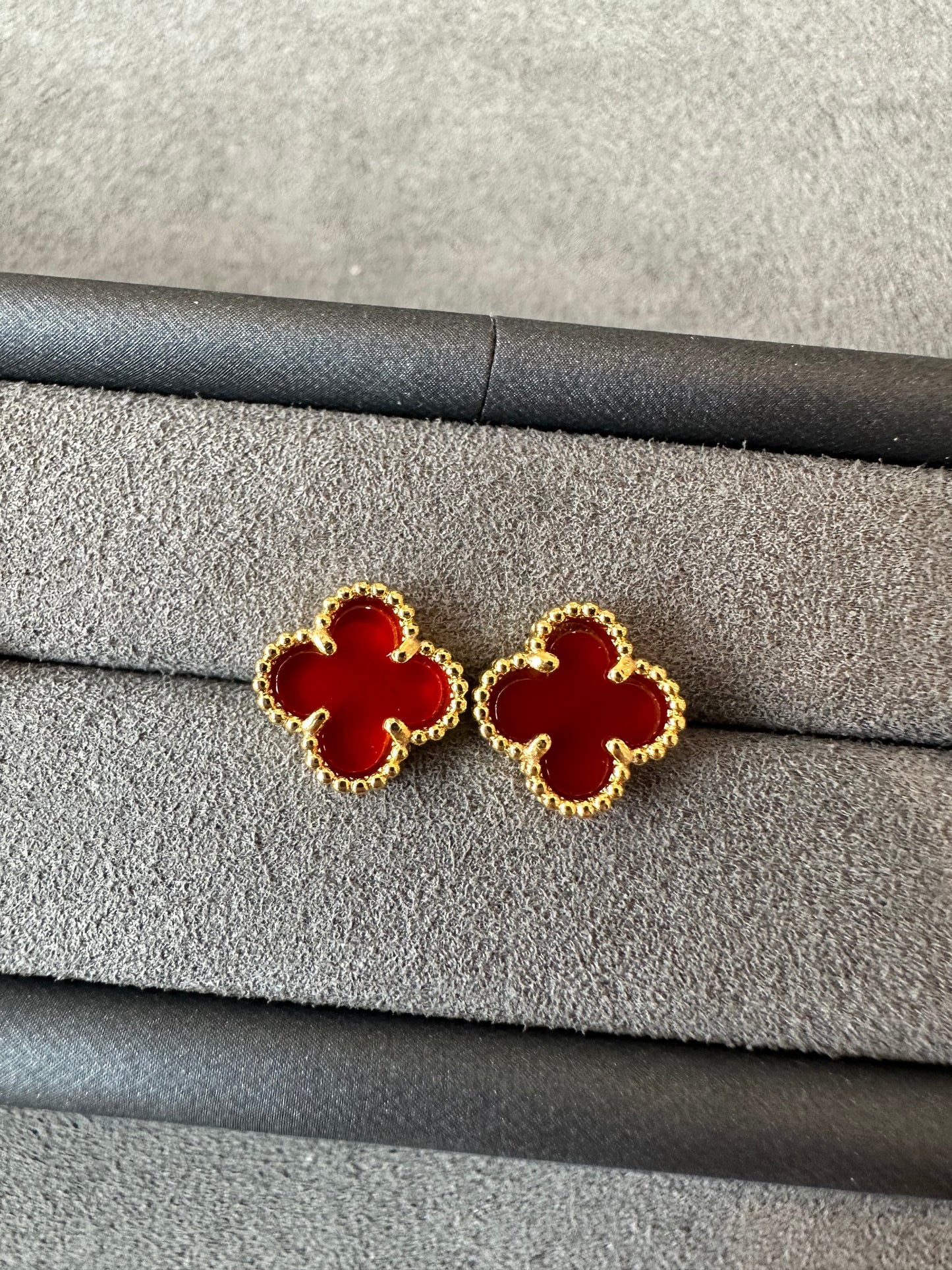 Sweet 10mm one clover red carnelian earrings 18k gold plated over silver 925 - ParadiseKissCo